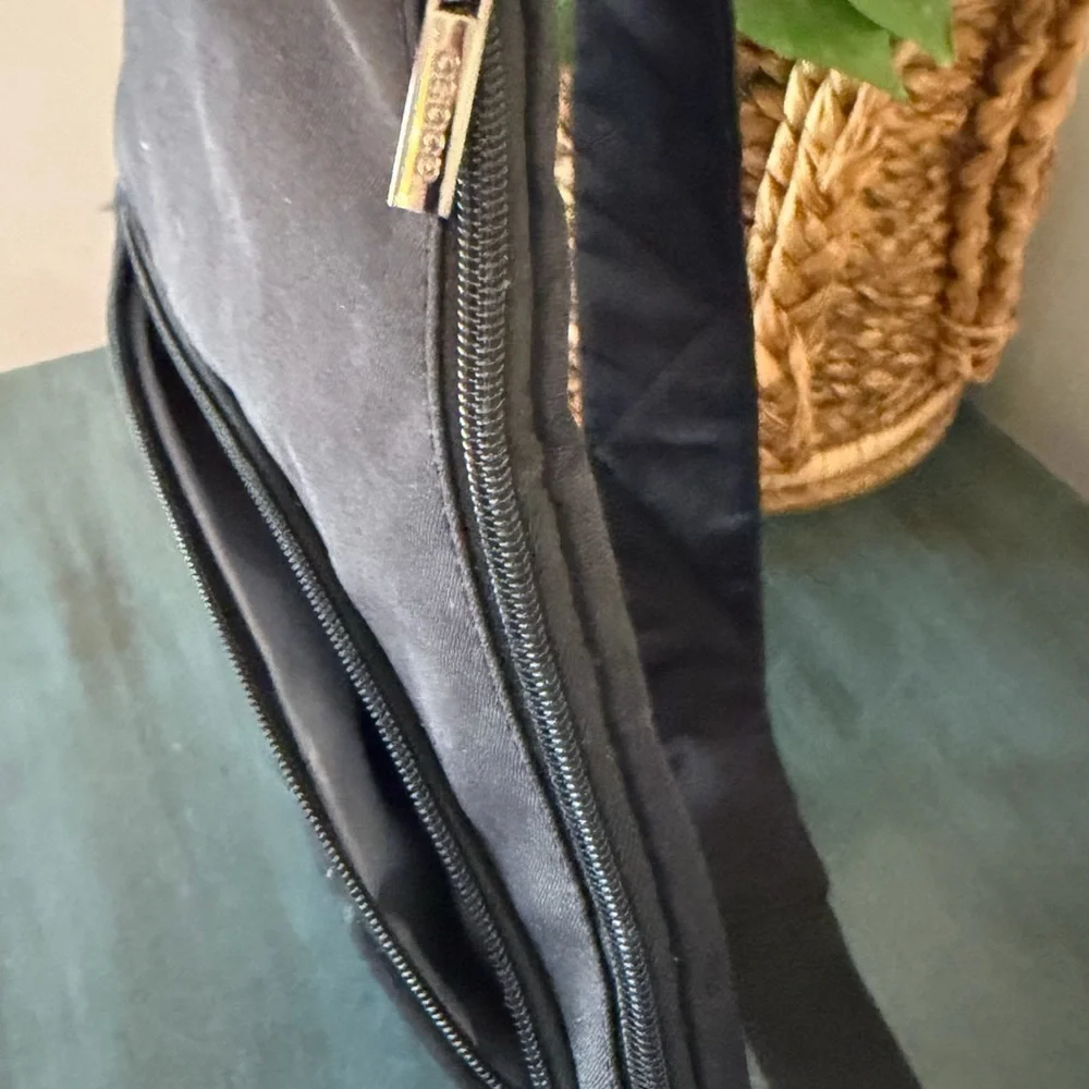 OSOCE anti-theft waterproof crossbody sling bag for travel and daily use.